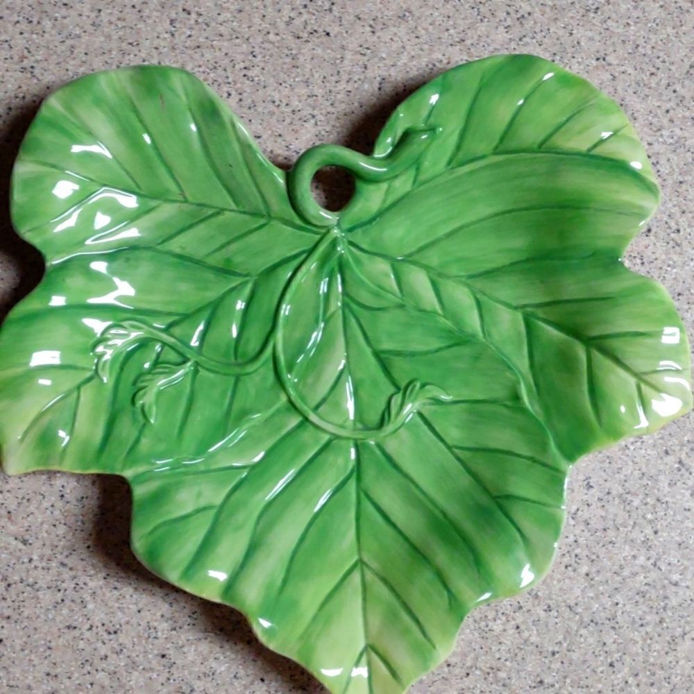 👍 Fitz and Floyd Leaf dish.   C8